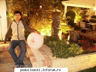 despre mai bune fete din podu cam bate vantul acest blog! luni mai intra lumea el!sau inca stiu